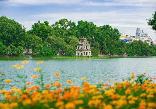 Visit Hoan Kiem Lake  - Witness to the glorious history of Hanoi