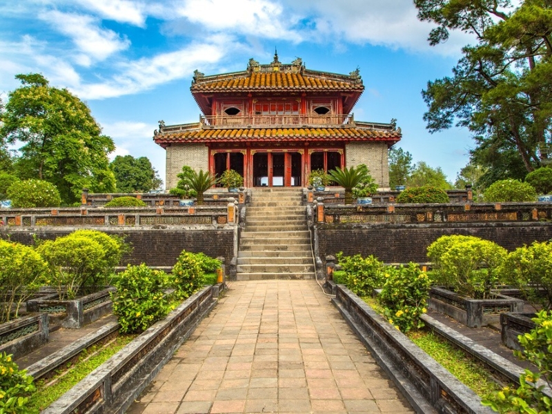 Minh Mang tomb (source: Vietnam evasion)