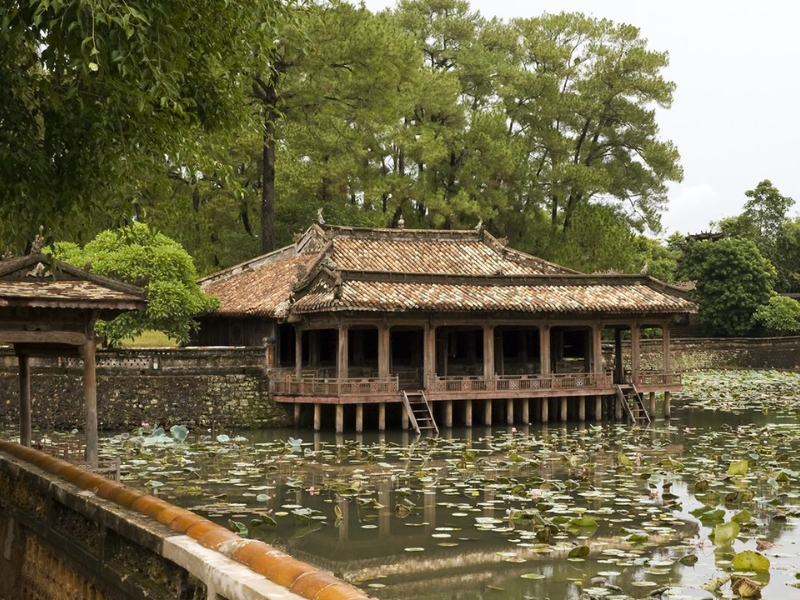 A peaceful corner of Tu Duc Tomb (source: Mia)