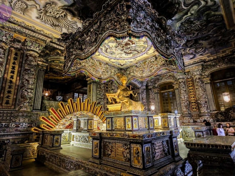 Inside Khai Dinh tomb (source: Phong Nha locals)