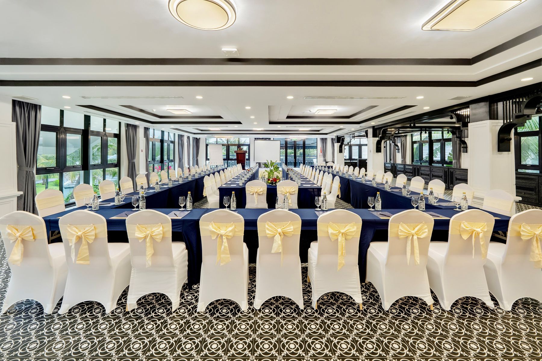 Thang Binh meeting room_double U-shape style (1)