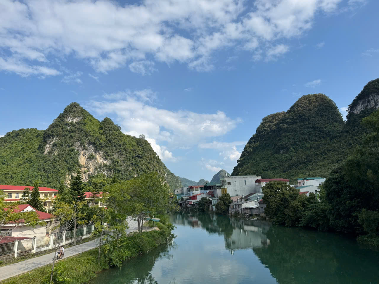 Ban Gioc route scenery 1