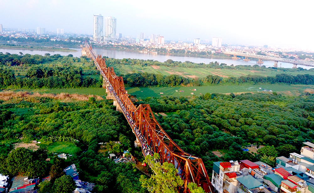 Hanoi-Long Bien Bridge- adventuretoursdotvn1