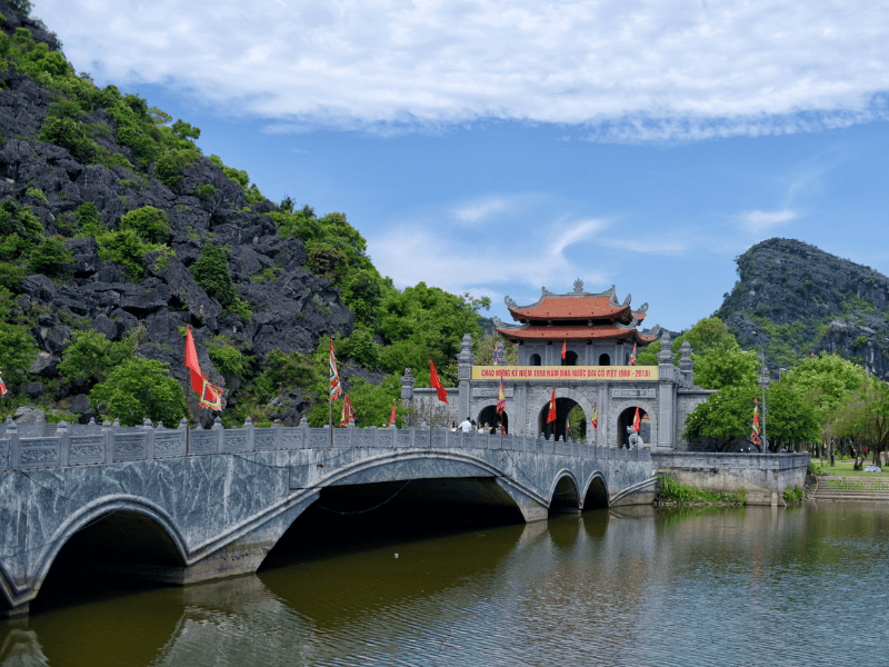 Travel guide to Hoa Lu Ancient Capital (source: Seven tours Vietnam)