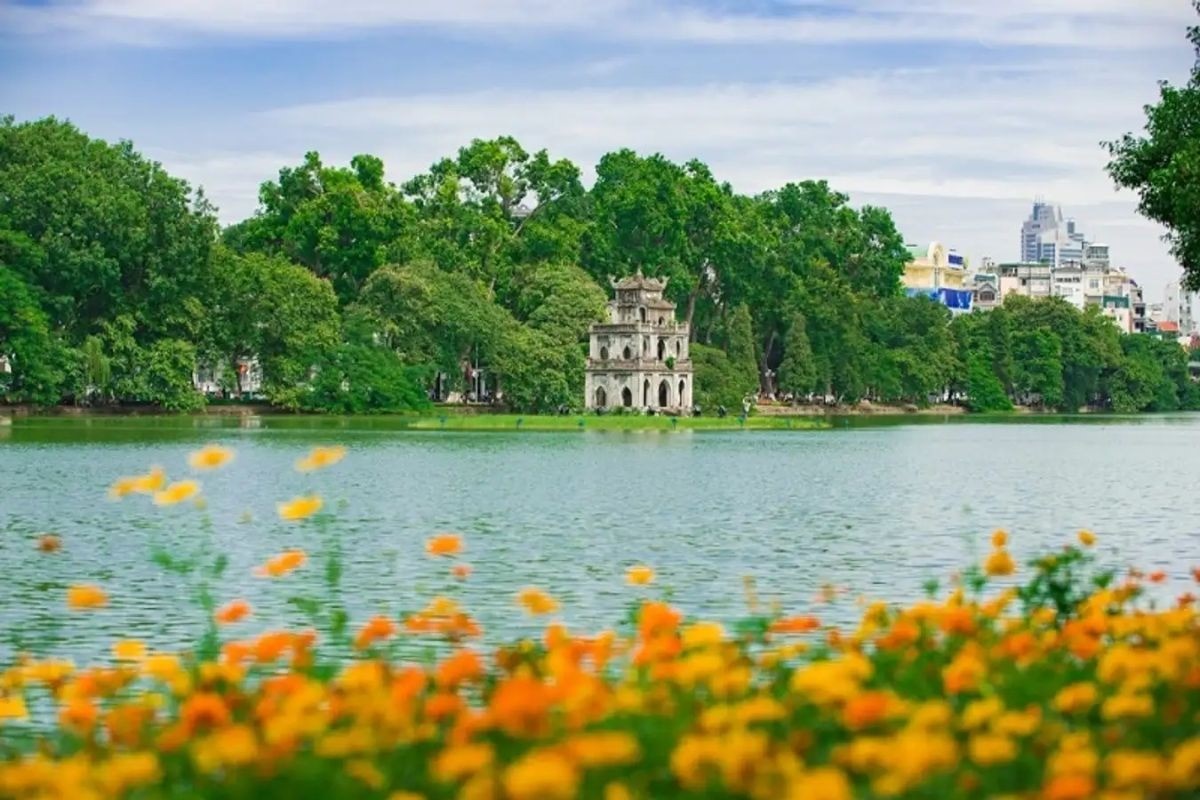 The origin of the name and the legend associated with Hoan Kiem Lake (Source: Crystal Bay)