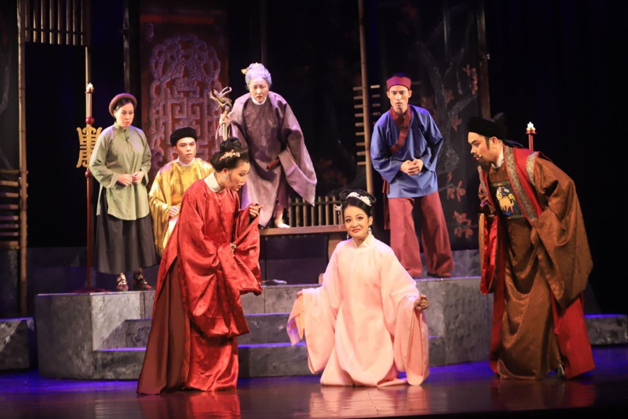 Cai Luong performance in Vietnam (source: Bao Dan toc va Phat trien)