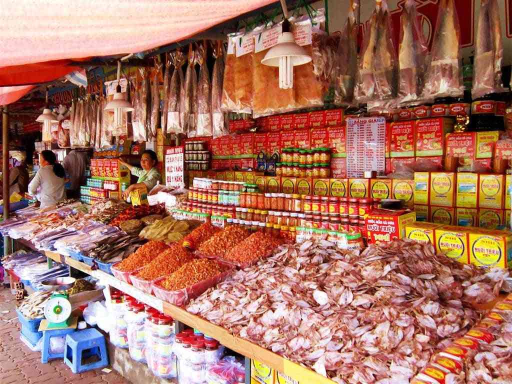 Mui Ne market is a paradise for take-home treats (Source: VietNamNet)
