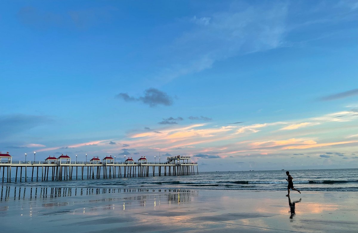 Witness a breathtaking sunset at Hamptons Pier